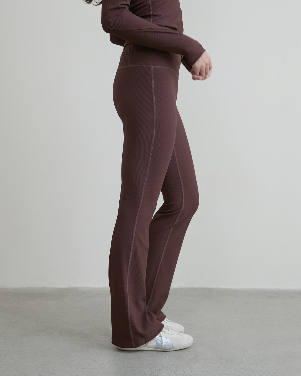 修身坑條微喇叭褲