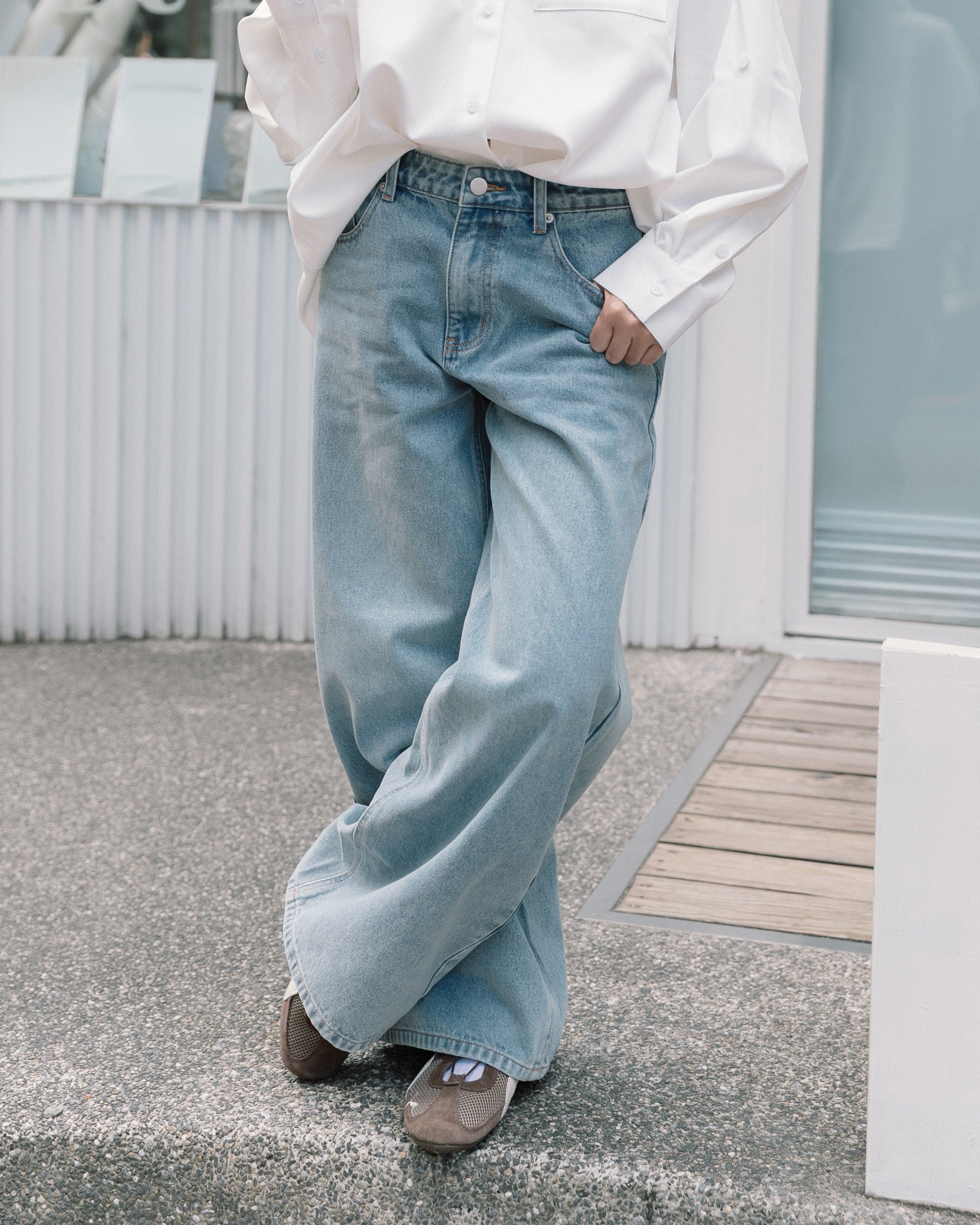 品牌標寬直筒牛仔長褲