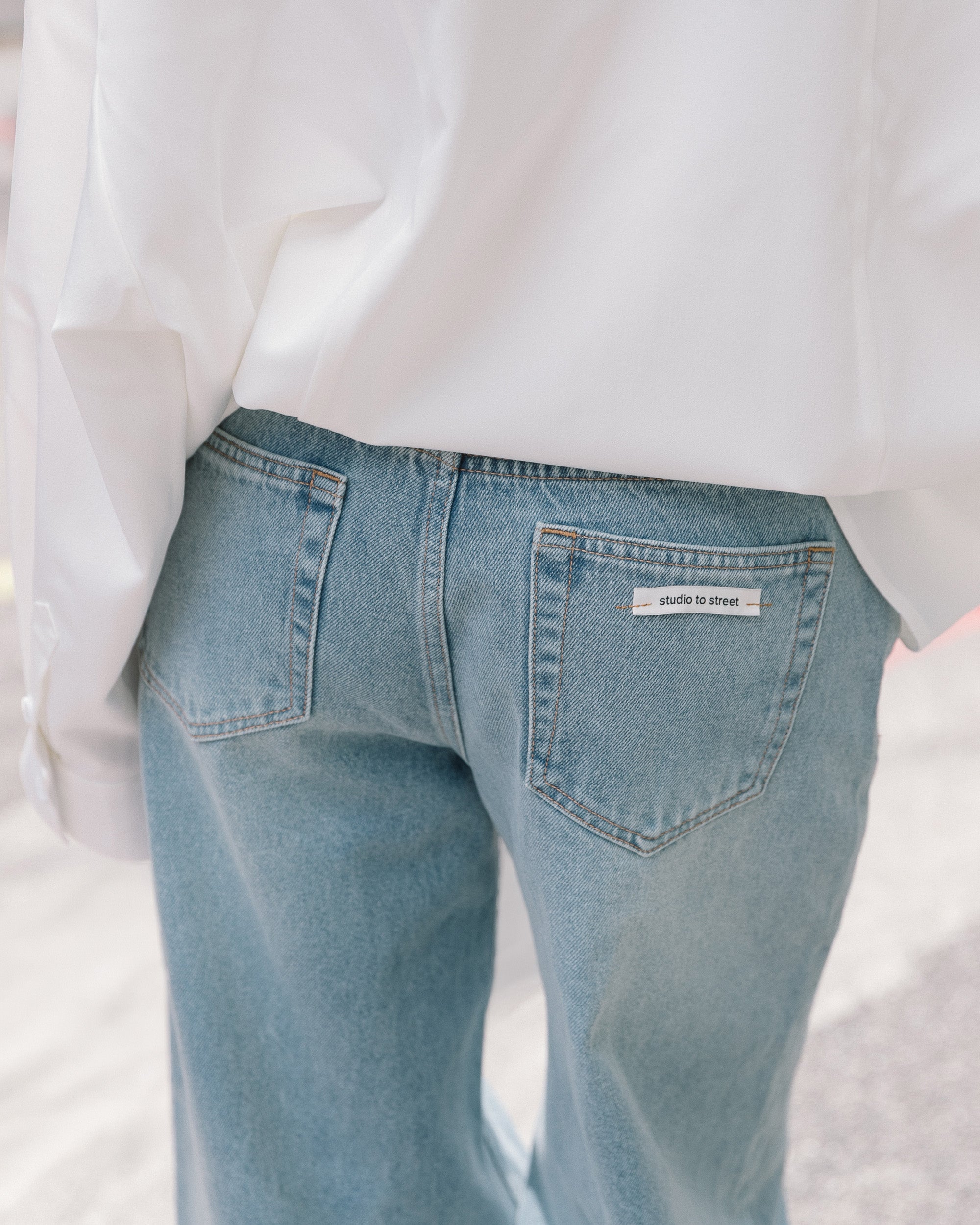 品牌標寬直筒牛仔長褲