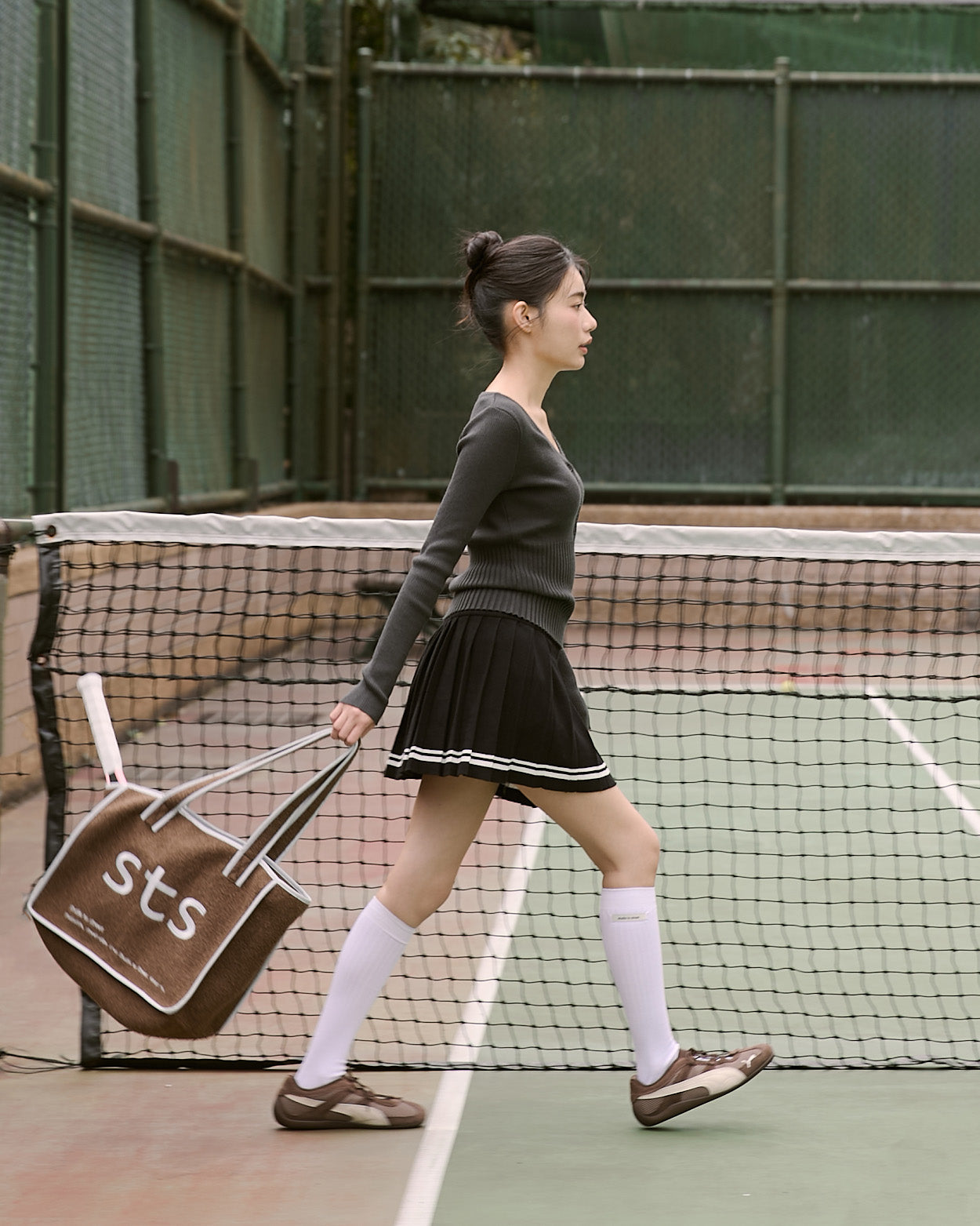 品牌撞色毛圈側背包