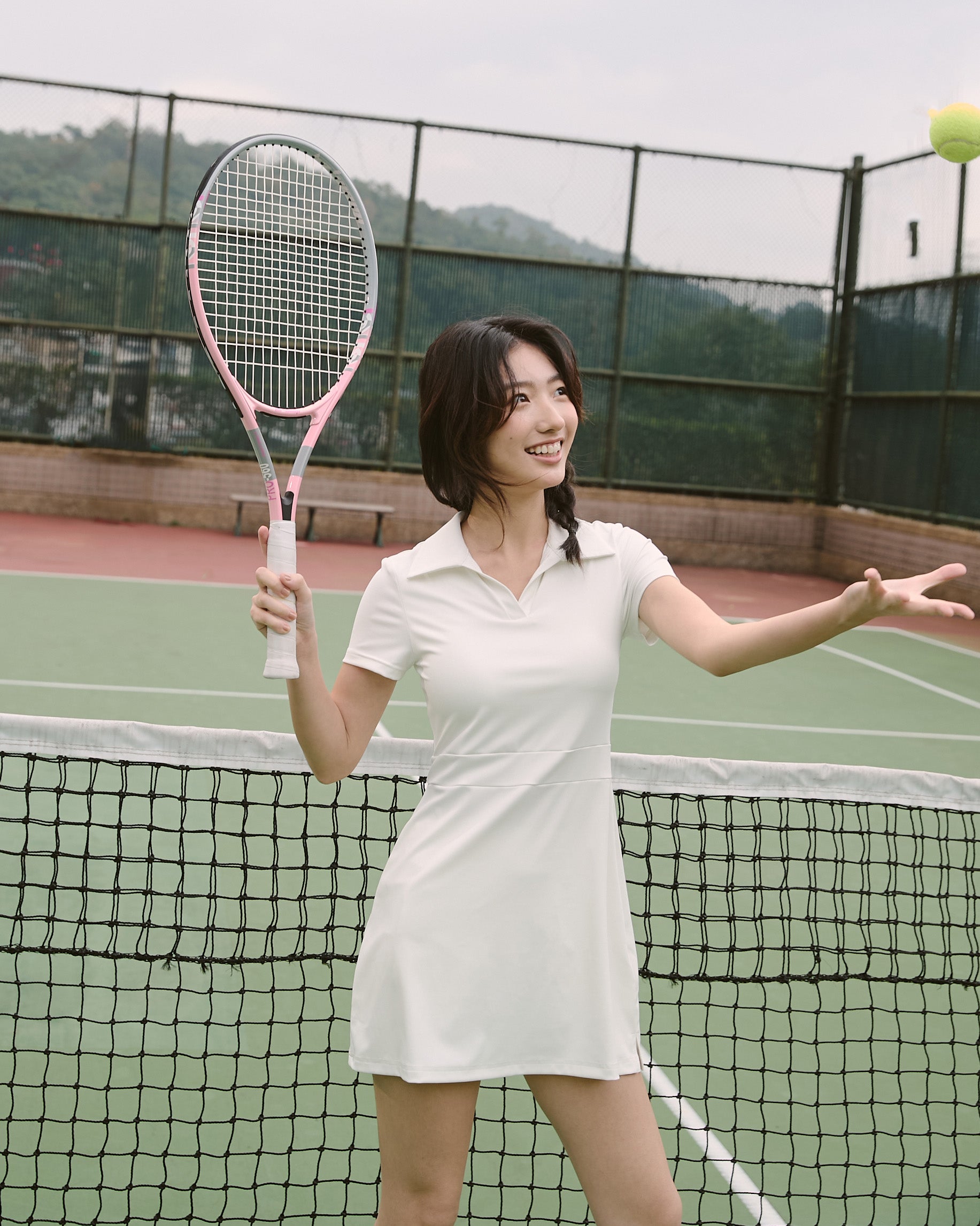 V領領片修身洋裝(附網球褲)