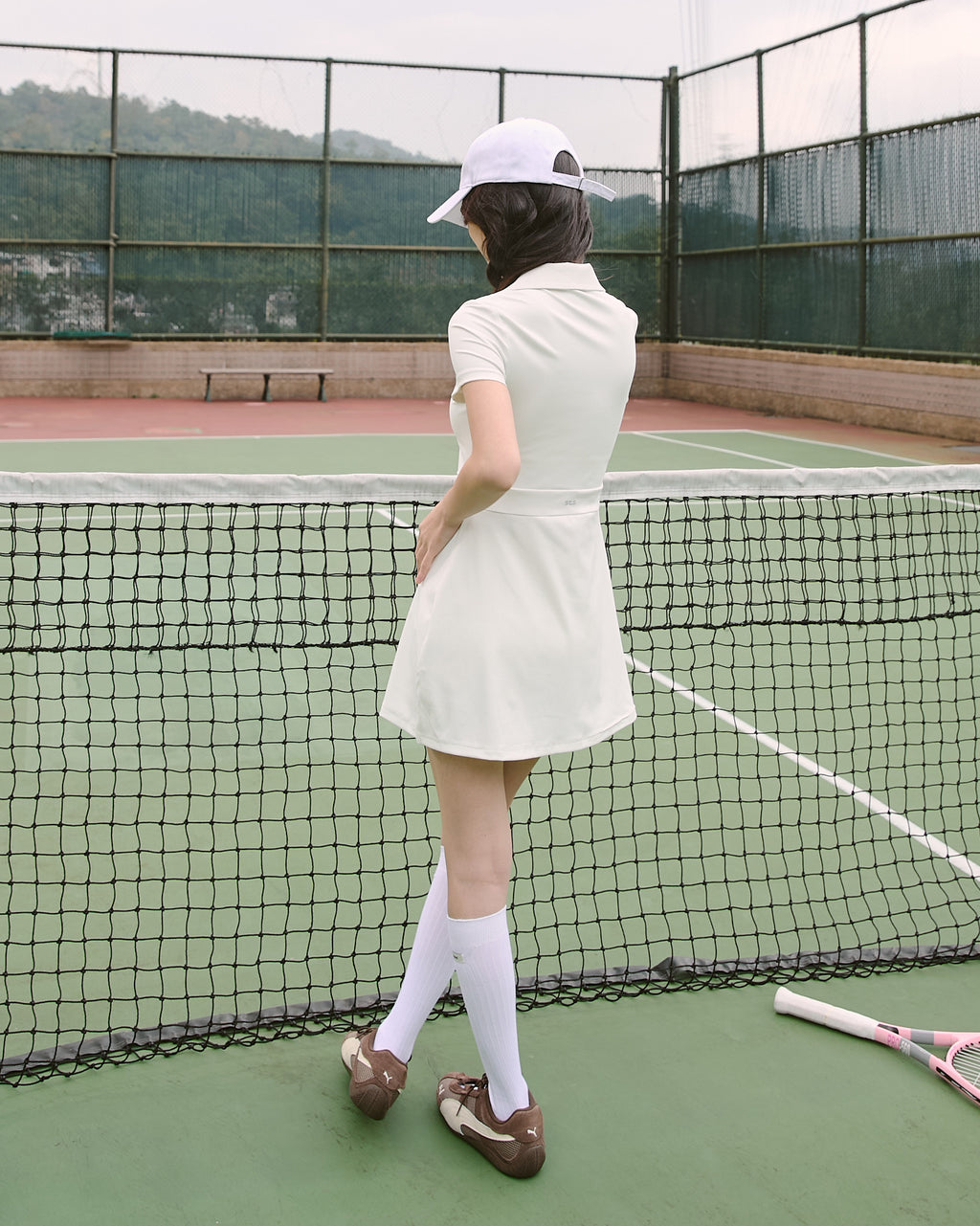 V領領片修身洋裝(附網球褲)