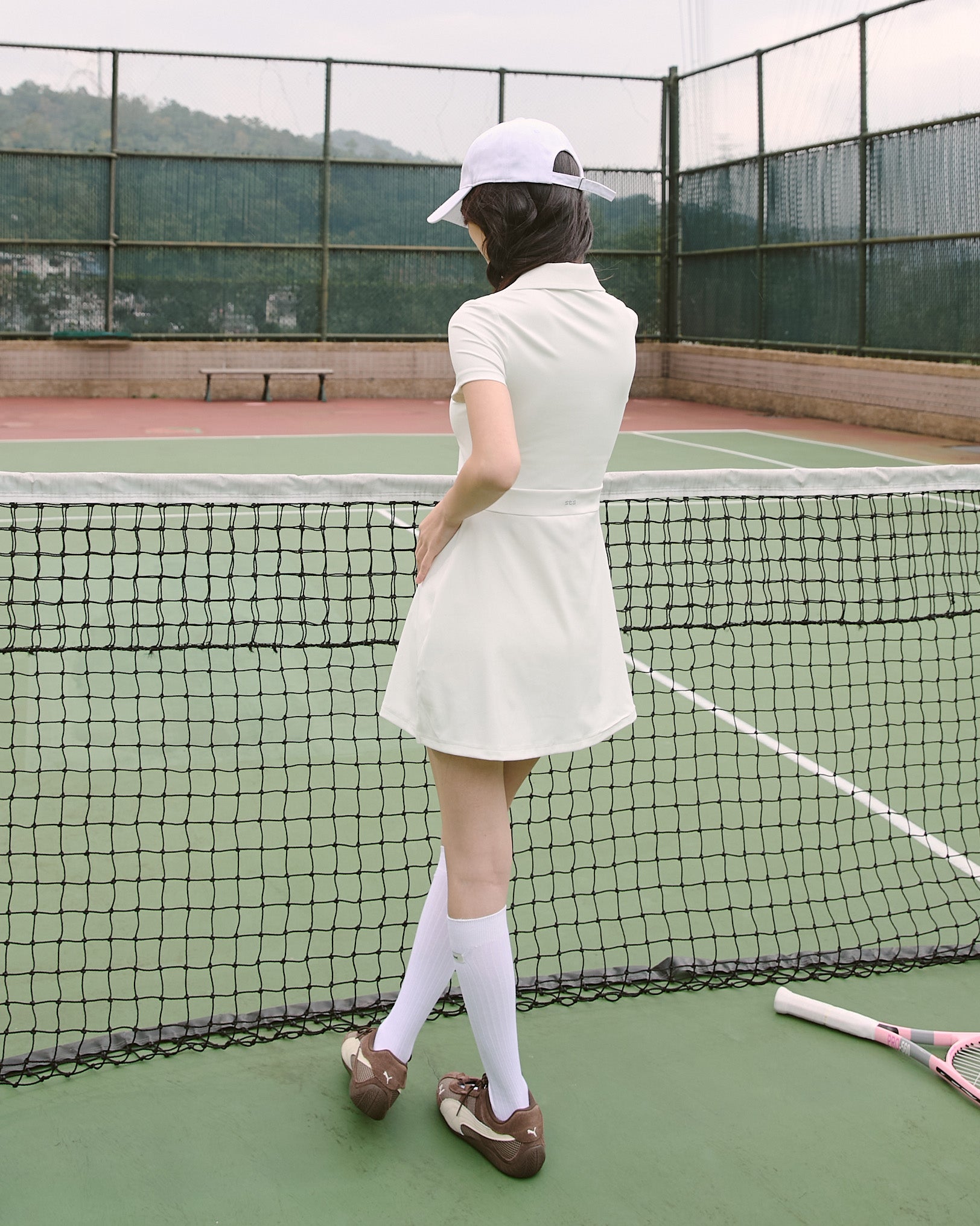 V領領片修身洋裝(附網球褲)