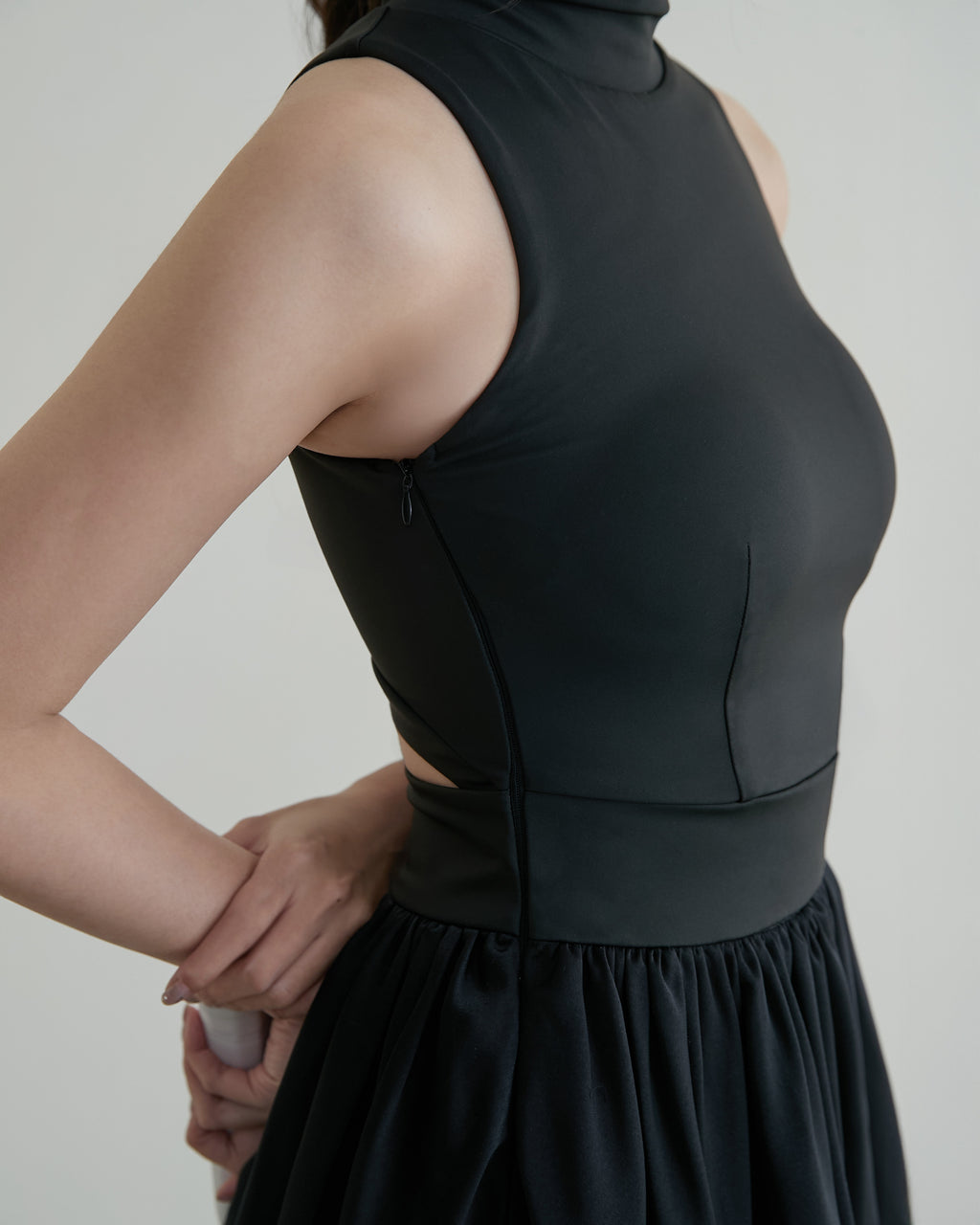 後挖洞花苞洋裝(附網球褲)