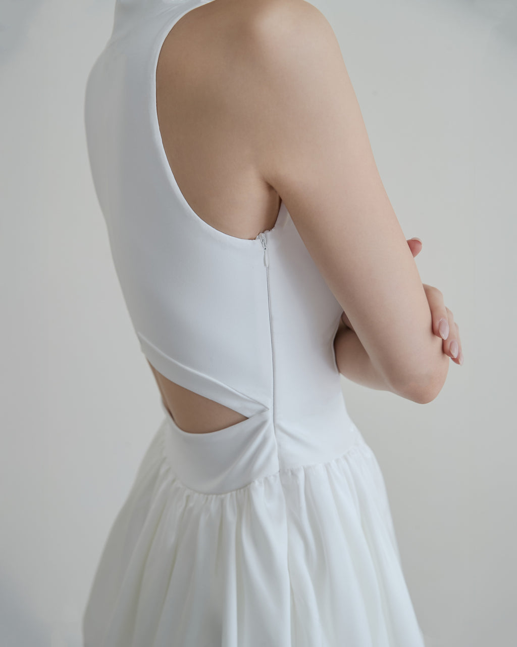 後挖洞花苞洋裝(附網球褲)